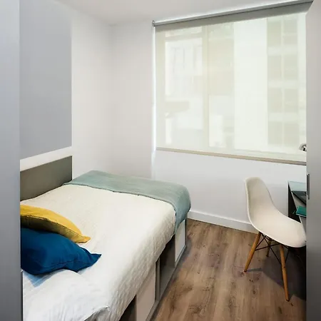 Zeni Apartments, 6 Bed Apartment In The Vibrant Docklands Appartement