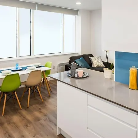 Appartement Zeni Apartments, 6 Bed Apartment In The Vibrant Docklands *