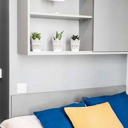 Apartment Zeni Apartments, 6 Bed Apartment In The Vibrant Docklands *