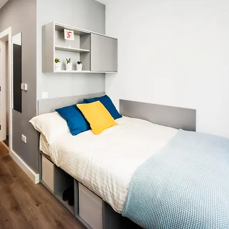 Apartment Zeni Apartments, 6 Bed Apartment In The Vibrant Docklands