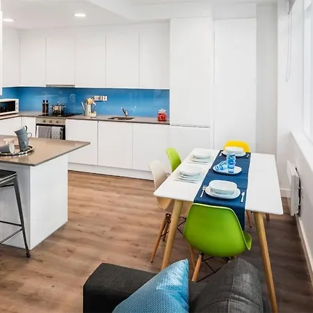 Zeni Apartments, 6 Bed Apartment In The Vibrant Docklands